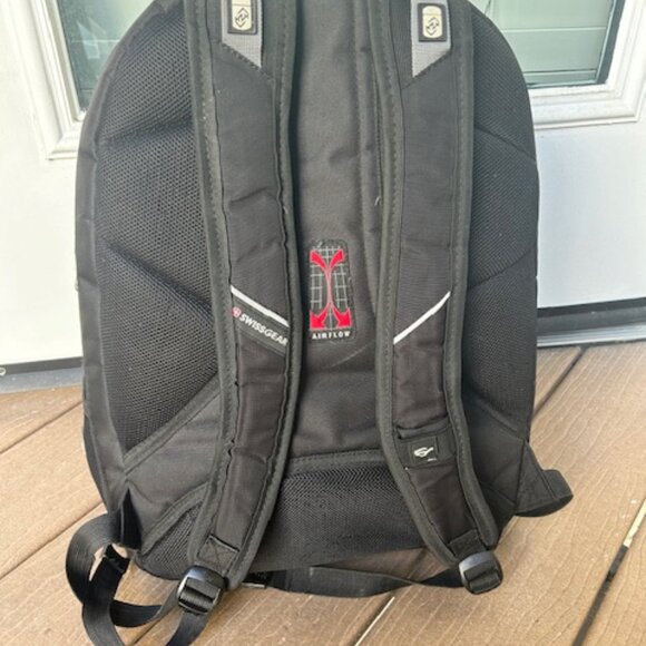 SwissGear Airflow Backpack - LIKE NEW - Picture 2 of 3